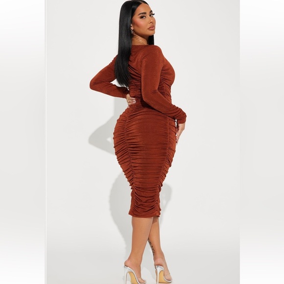 Fashion Nova Kaci Ruched Midi Dress Rust NWT - Picture 5 of 7